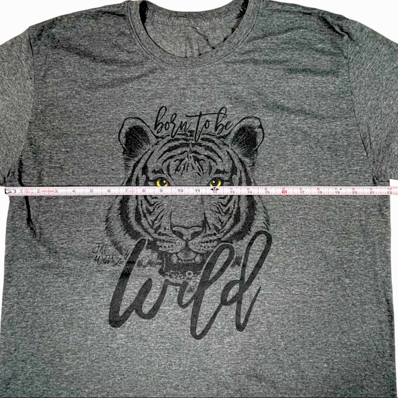 4/$32 Born to be wild 📌 size large dark grey lion front solid back short sleeve - Picture 3 of 4